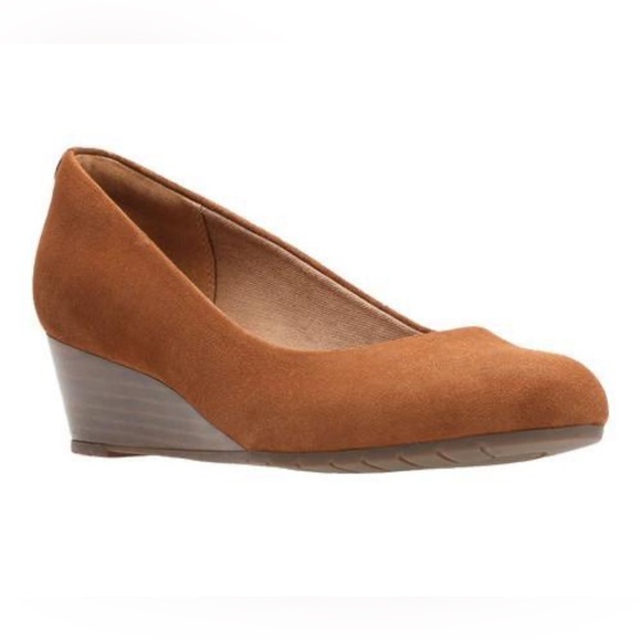 Clarks Women's Vendra Bloom Wedge Pump - Picture 1 of 9
